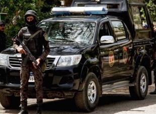 «الداخلية» تكشف ملابسات فيديو تعدي شخصين على آخر أمام مستشفى في القاهرة